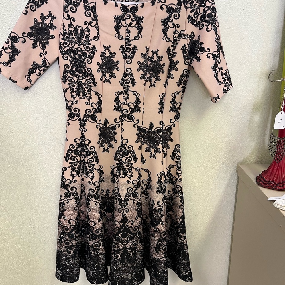 Chic Black and Cream Lace Midi Dress